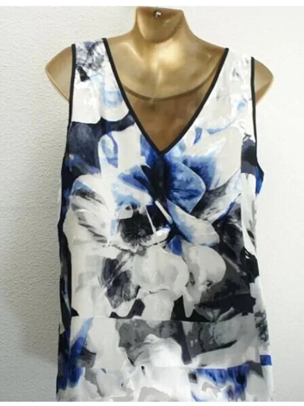 White House Black Market Burnout Silk Blend Design Floral Sleeveless Top size M